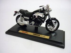 YAMAHA Vinax      Black 1:18