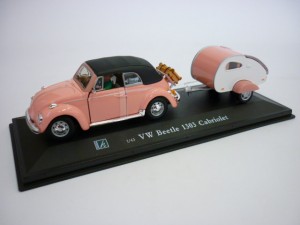 VOLKSWAGEN Beetle 1203 Roulotte      Rosa 1:43