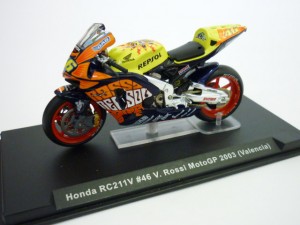 HONDA RC211 V 46  Moto GP 2003 V.Rossi Yellow/Blue 1:24