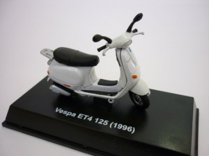 VESPA ET 4 125    1996  White 1:32