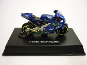 HONDA RC211V 69  MotoGP 2005 N.Hayden  1:32