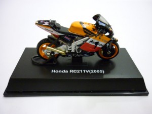 HONDA RC211V 15  MotoGP 2005 S.Gibernau  1:32