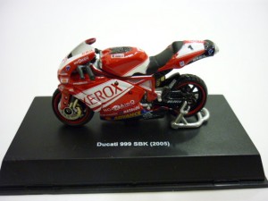 DUCATI 999 1  SBK 2005 J.Toseland  1:32