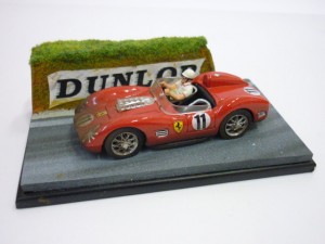 FERRARI TR 59 11  LM 1959 Diorama Red 1:43