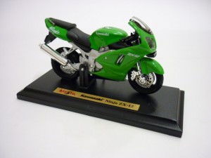 KAWASAKI Ninja ZX 12      Green 1:18