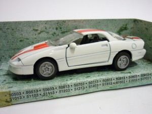 CHEVROLET Camaro      White-Red 1:32