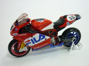 DUCATI Desmosedici 12  Moto GP 2004 T.Bayliss Red/Fila 1:18