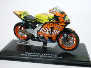 HONDA RC 211 V 46  Moto GP 2003 V.Rossi  1:22