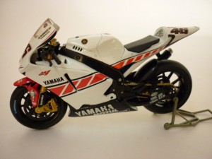 YAMAHA YZR M 1 46  Moto GP 2005 V.Rossi Valencia 1:18