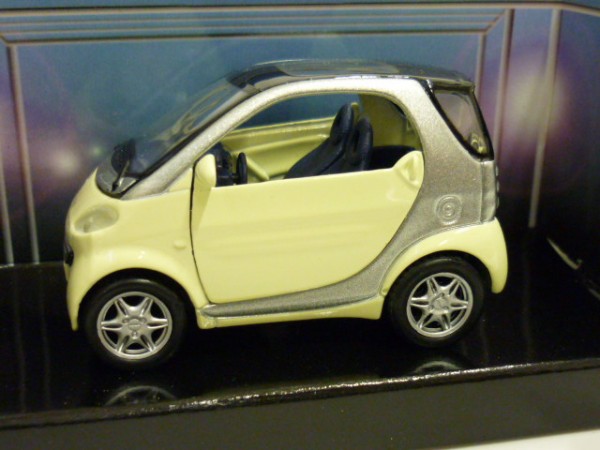 SMART Cream 1:33 RARE AND VINTAGE MODELCARS FOR YOUR COLLECTION